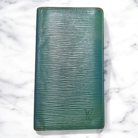 Louis Vuitton Other - Louis Vuitton Epi wallet